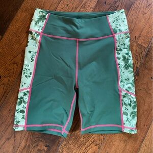 Tuckernuck Fairway Green Bouquet Side Pocket Bike Shorts Green Medium